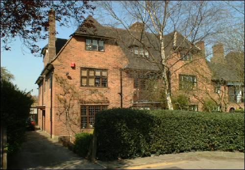 09 Heath Close